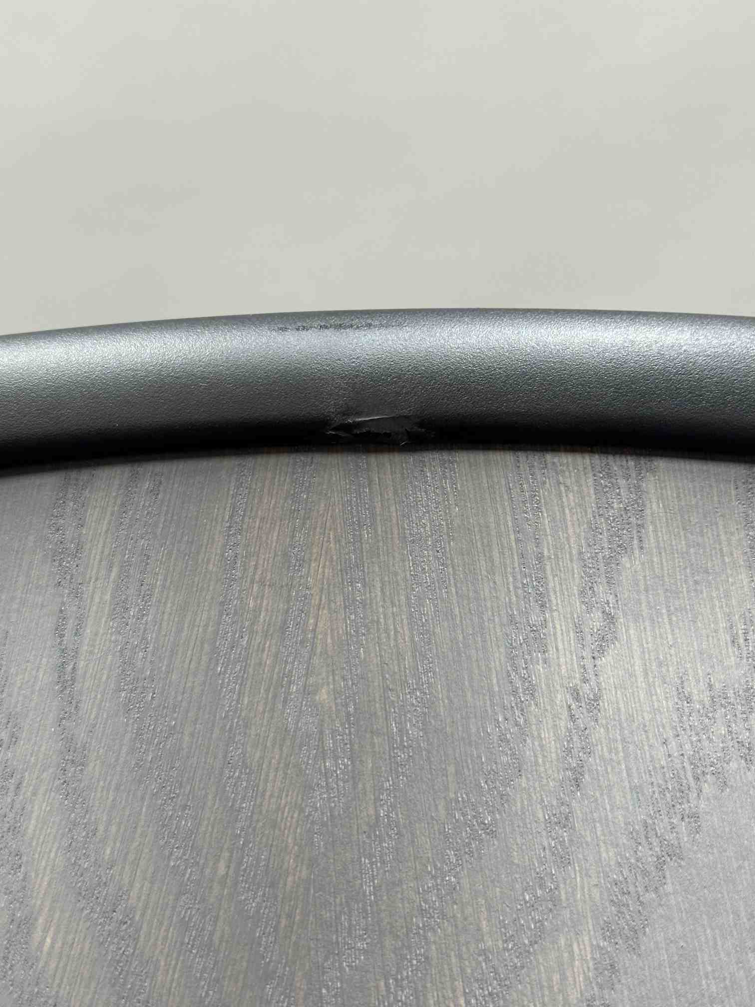 Belleville Armchair Wood chaise TABLEAU NOIR PROFOND / SIÈGE CHÊNE FONCÉ Vitra EXEMPLE DE MANIÈRE