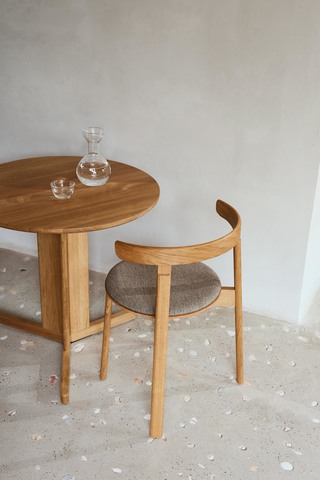 Chaise Lunar chêne avec coussin d'assise Form & Refine