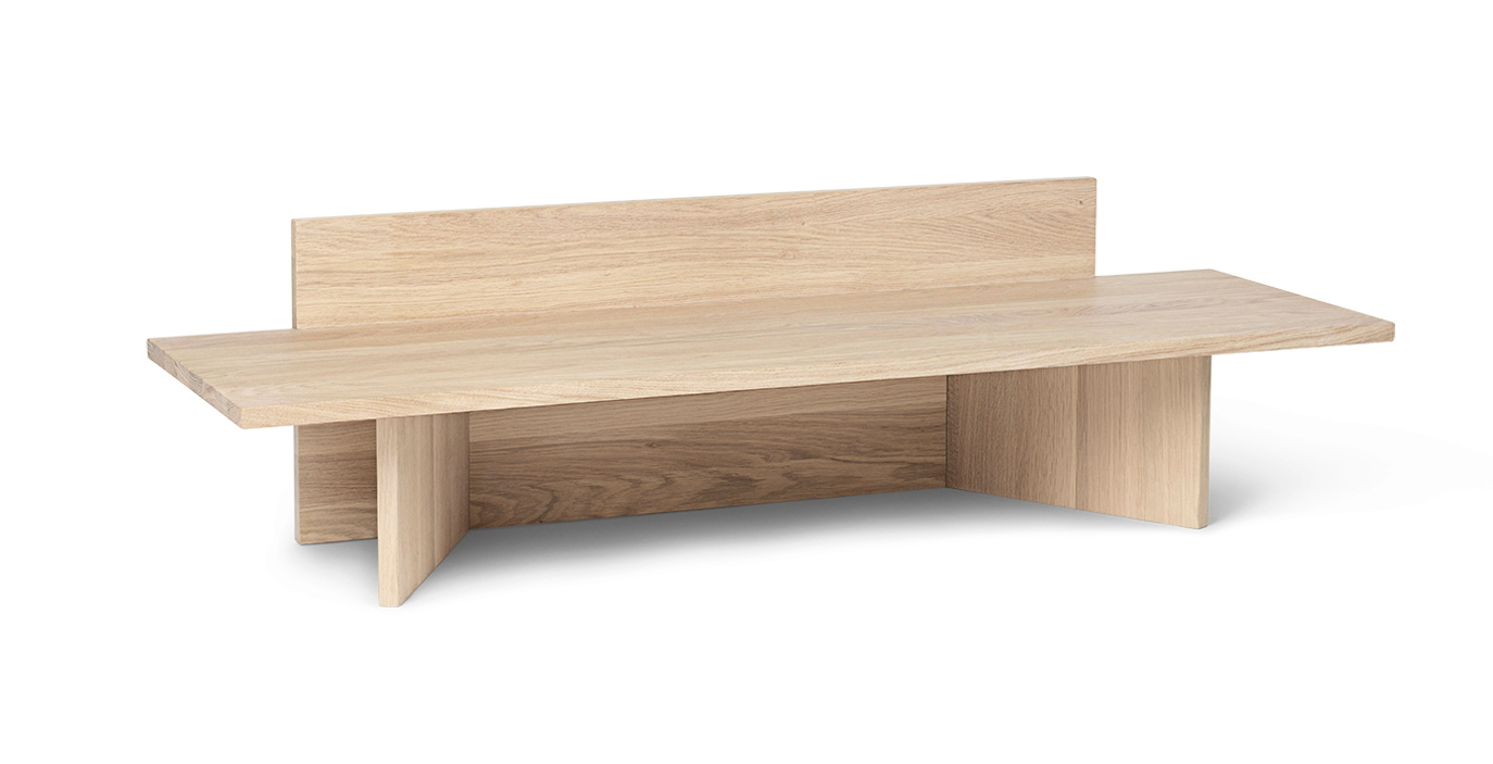 Ferm Living Oblique Bank aus Eiche natur: Moderne Holzbank für Flur oder Wohnzimmer.
