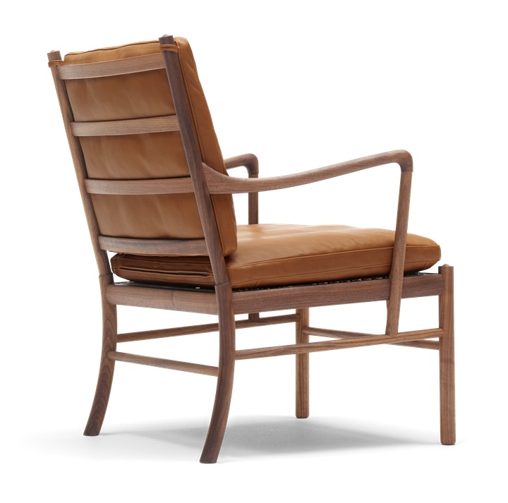 OW149 Colonial Chair Stuhl von Carl Hansen & Søn mit braunem Lederbezug.