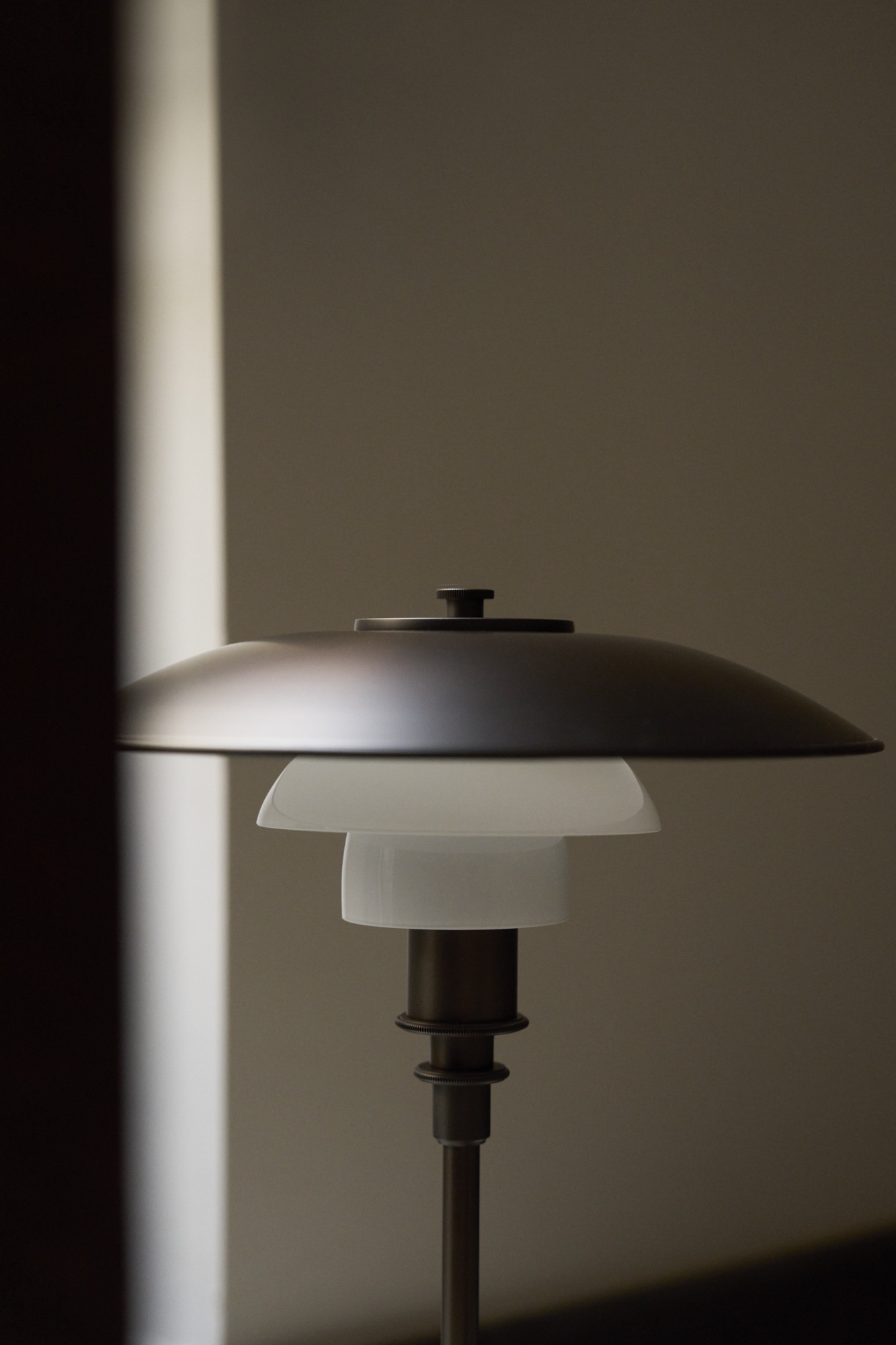 PH 3/2 Aged Brass Opal Lampe de table Louis Poulsen