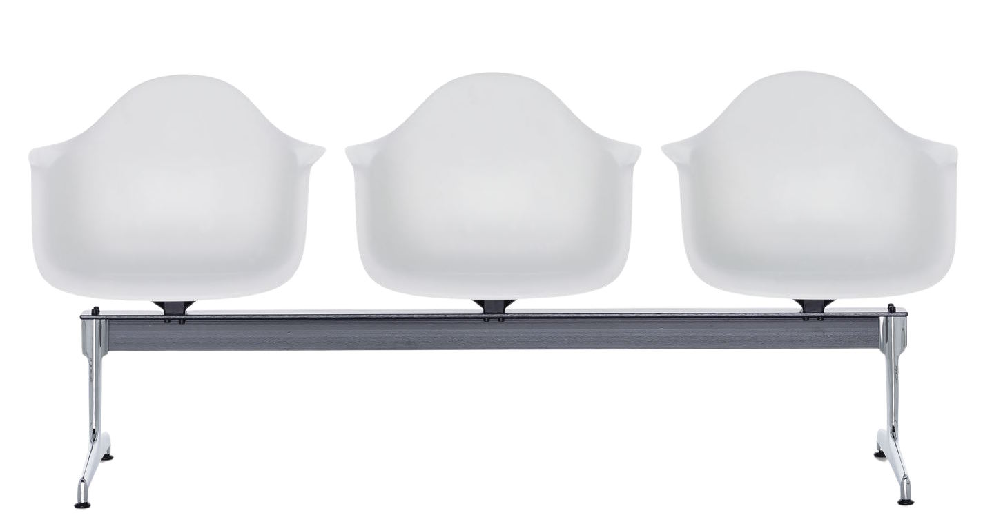 Fauteuil Eames Plastic RE sur banc à structure Vitra