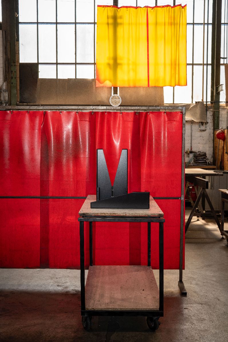 Tabouret/petite table « Backenzahn » en acier e15
