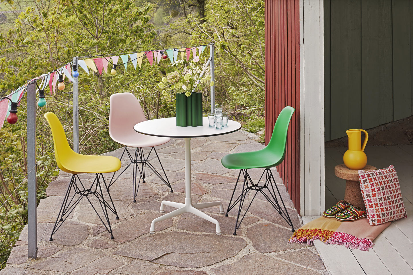 Eames Plastic Side Chair DSR Chaise Vitra Noir-Pebble