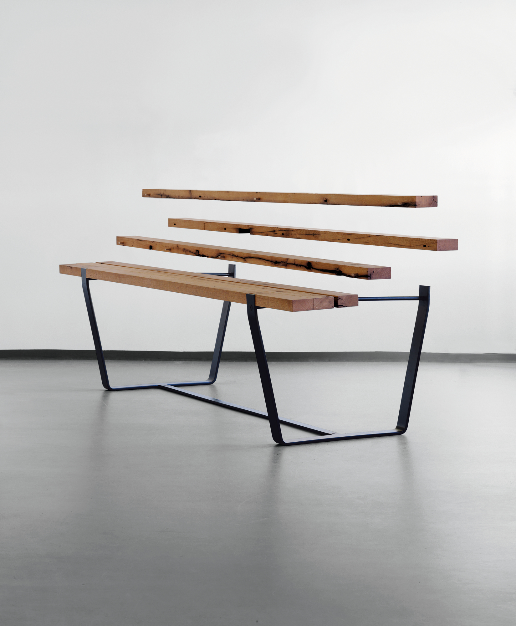 BB 11 Clamp table chêne brûlé Janua 