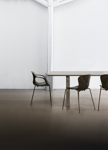 Essay Table Fritz Hansen QUICK SHIP