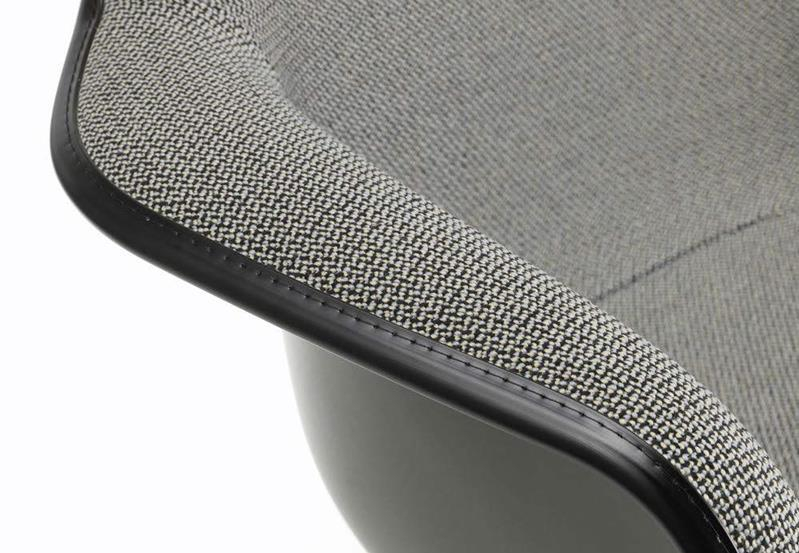Eames Plastic Armchair RAR Fauteuil à bascule Entièrement rembourré Vitra
