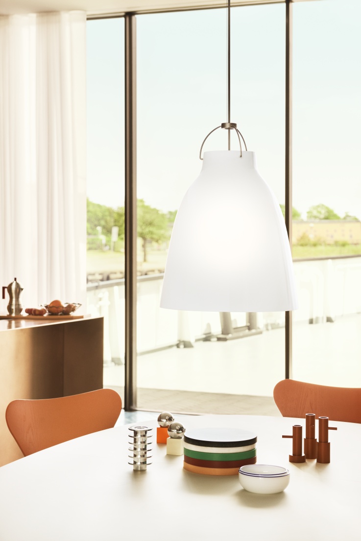 Série de tables Super Elliptique Fritz Hansen