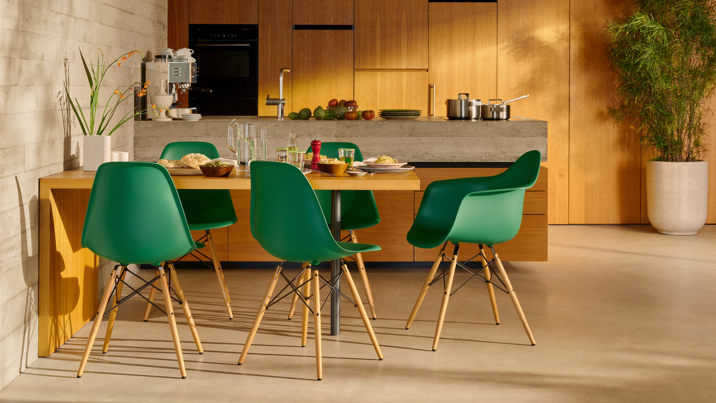 Eames Plastic Arm Chair DAW Chaise Vitra
