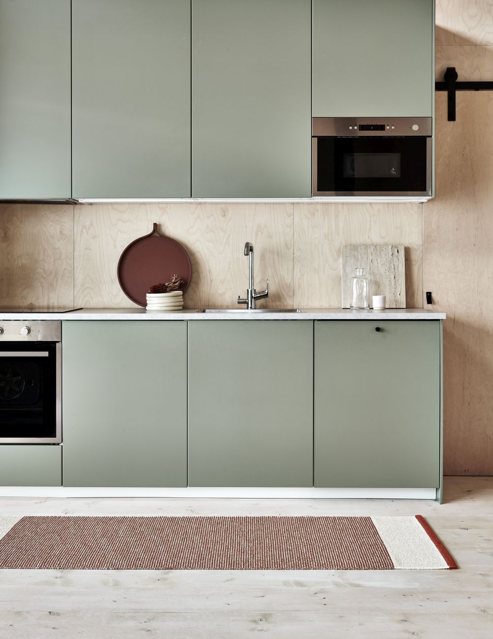 Tapis Edit 60 x 85 cm BLEU PAUVRES / BLEU FUMÉ / STONE Pappelina OFFRE SPECIALE