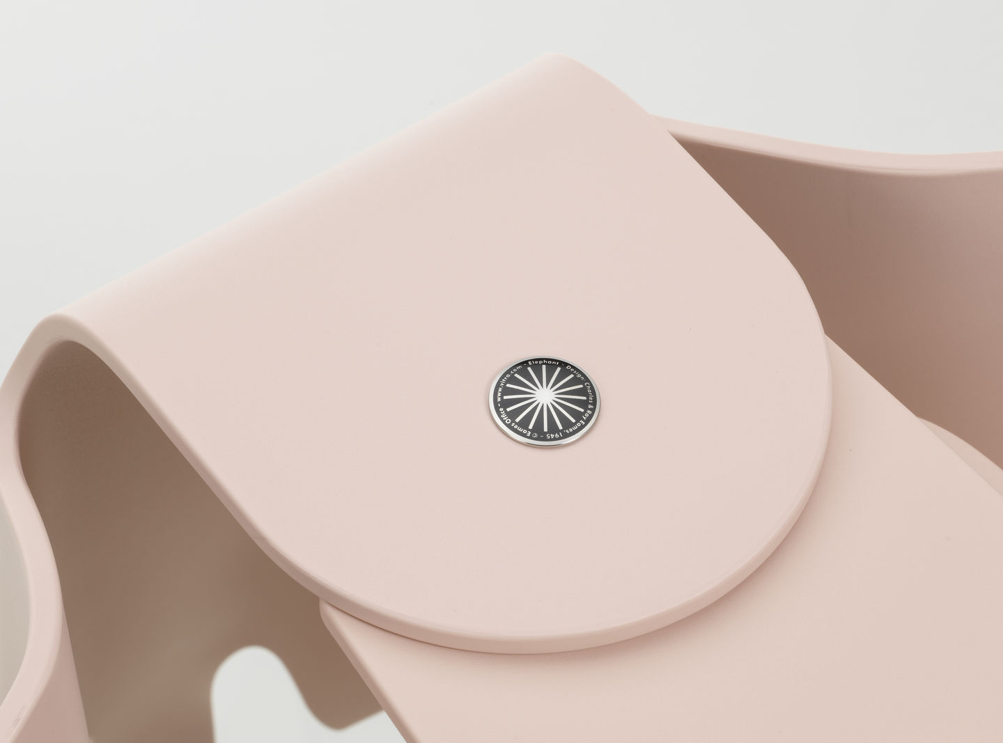 Eames Elephant Tabouret RE Vitra Rose pâle