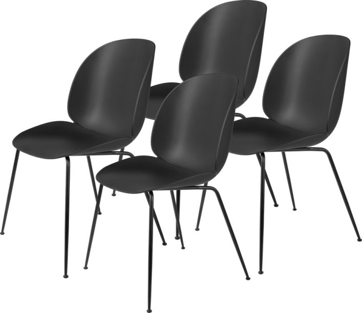 Vier schwarze, ungepolsterte Beetle Chair Esszimmerstühle von Gubi im Set, modernes Design mit Metallbeinen.