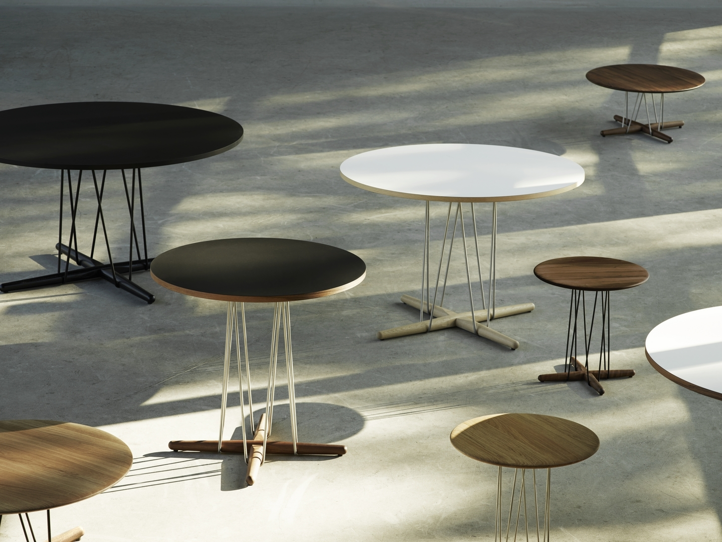 E020 Embrace Table noyer Carl Hansen & Søn