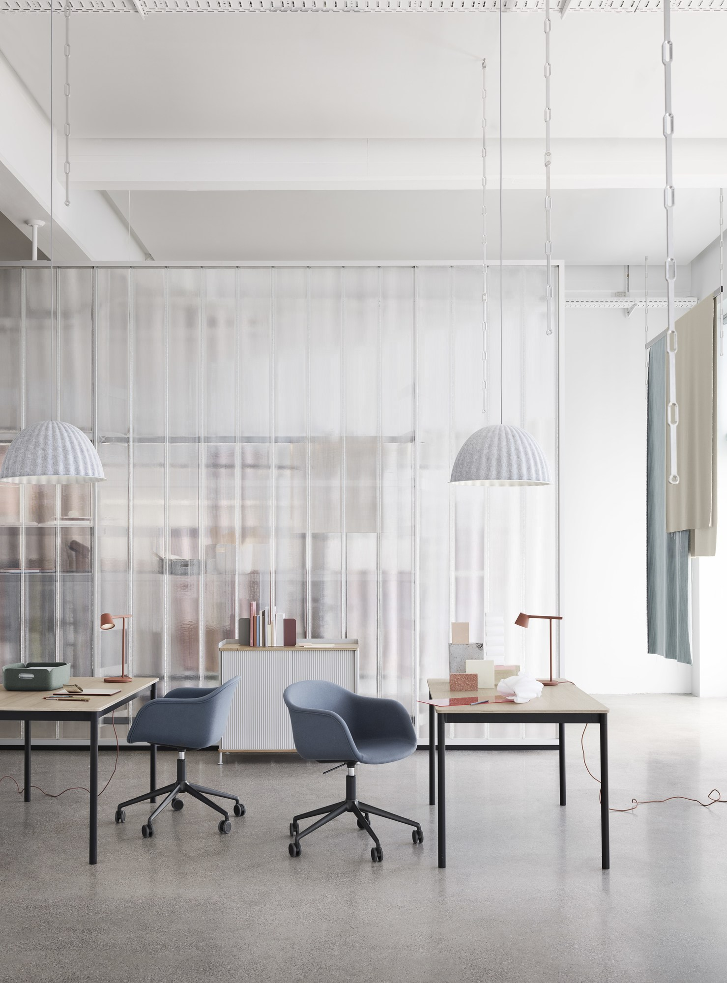 Under The Bell Pendant Lamp 82 Lampe de suspendue Muuto