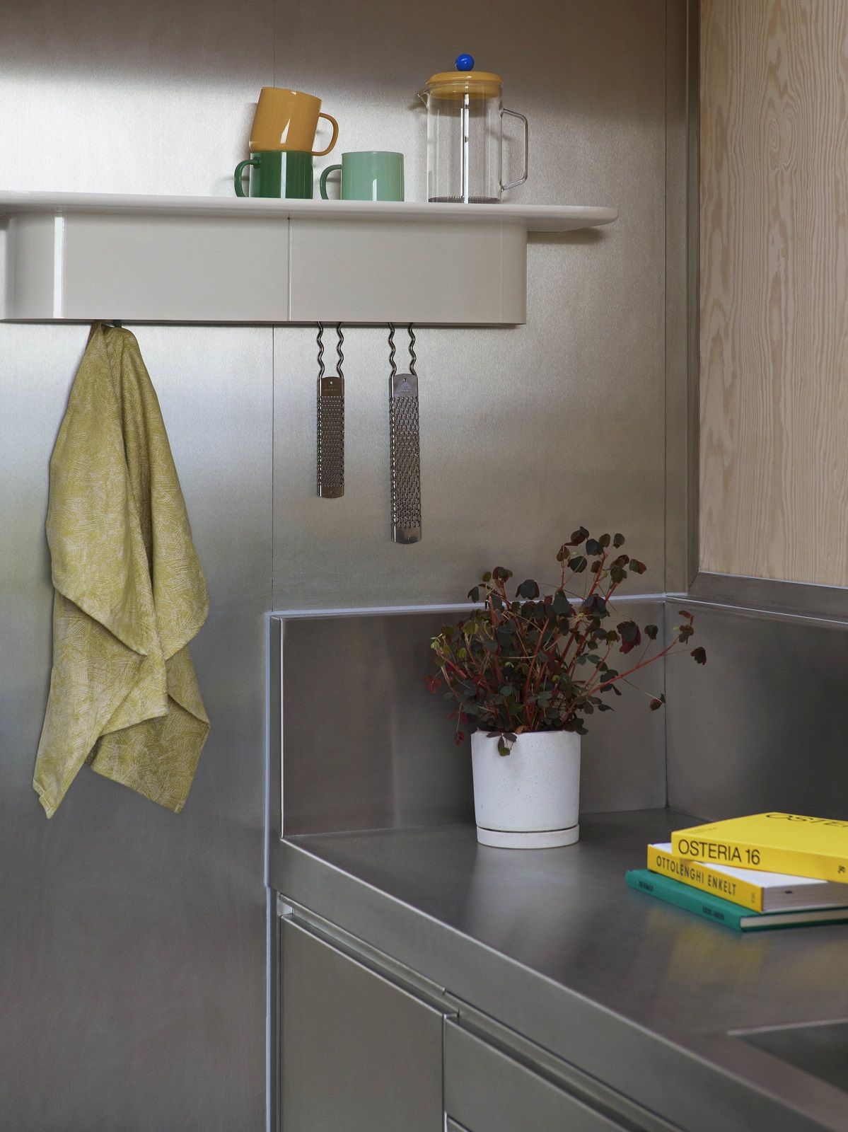 Corps Shelf Small 7 hooks Étagère murale Hay