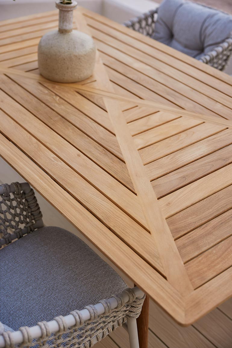 Définition de la table à manger rectangulaire d'extérieur en rotin