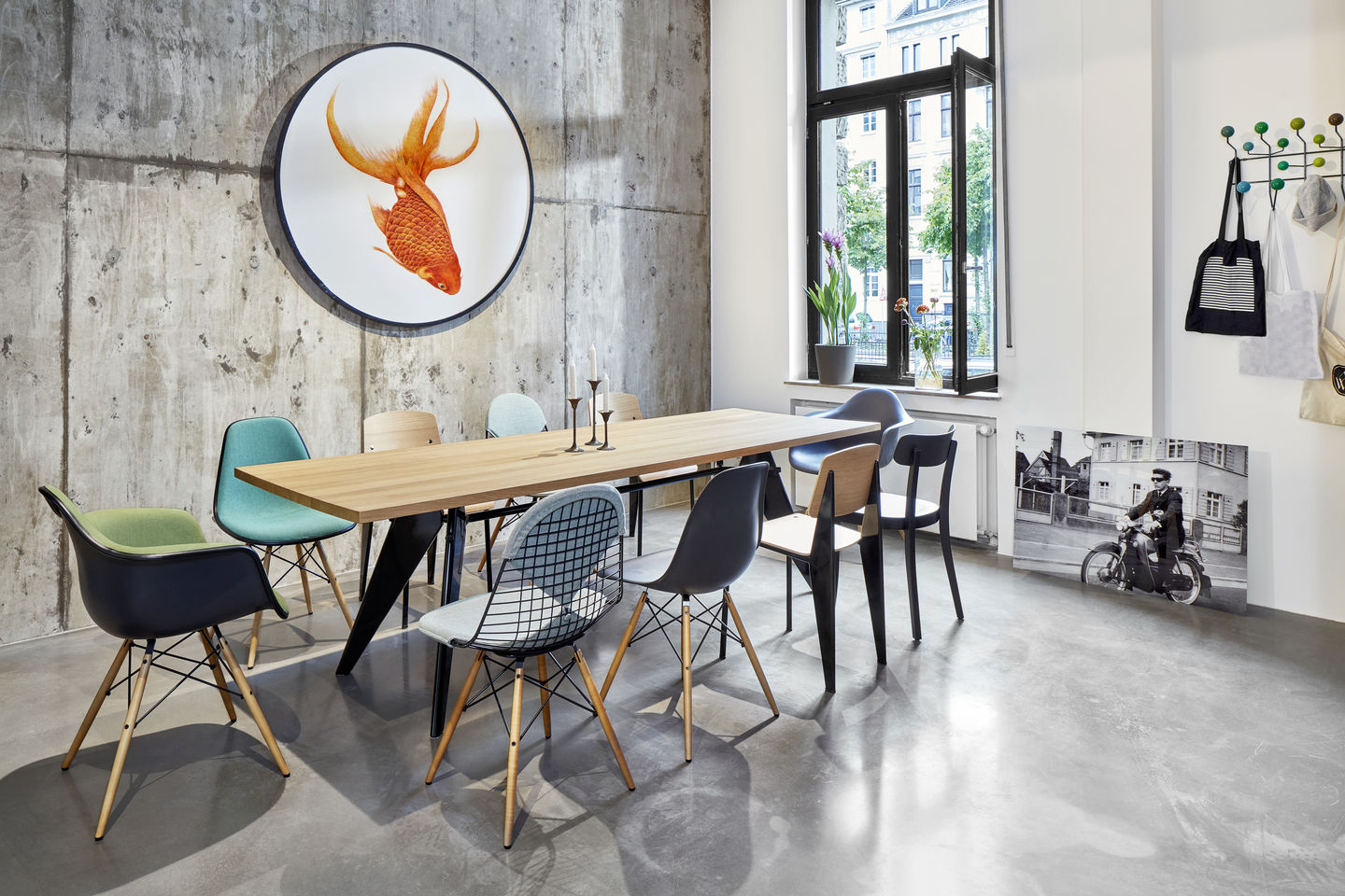 Eames Plastic Arm Chair DAW Chaise entièrement rembourrée Vitra