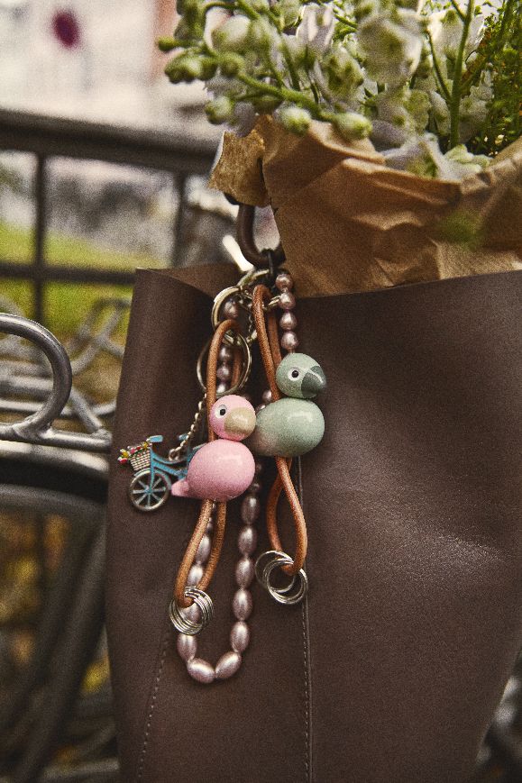 Oiseau rose Porte-clés métal argenté avec cuir naturel Kay Bojesen