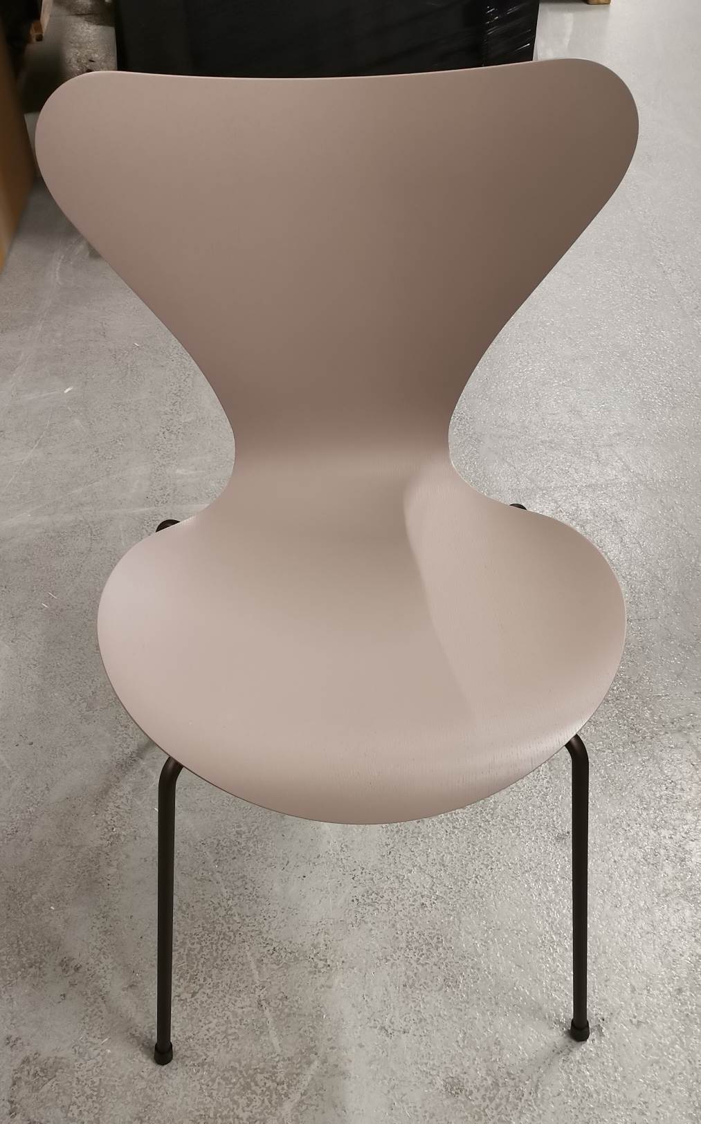 Sevens / Série 3107 Chaise Frêne argile profonde/bronze brun SH 46 Fritz Hansen OFFRE SPECIALE