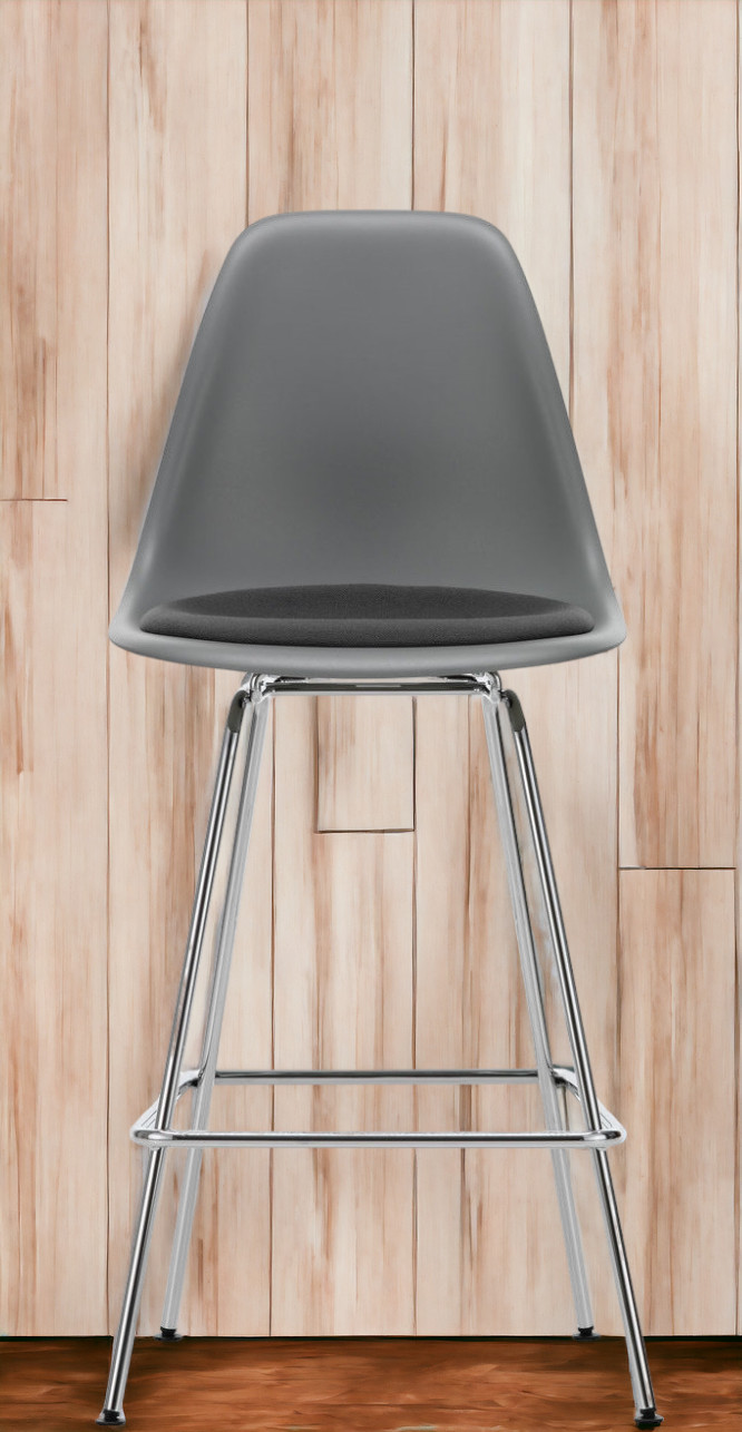 Eames Plastic Bar Stool Tabouret de bar moyen avec coussin d'assise Vitra