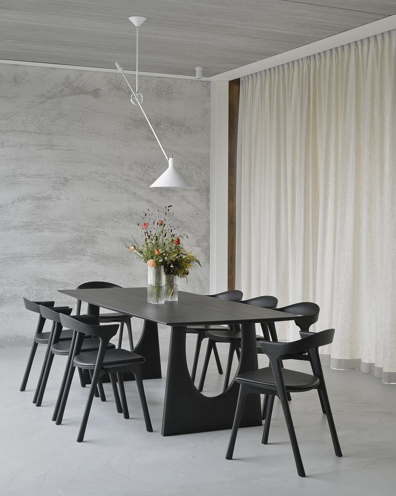 Geometric Dining table Table à manger Chêne noir Ethnicraft
