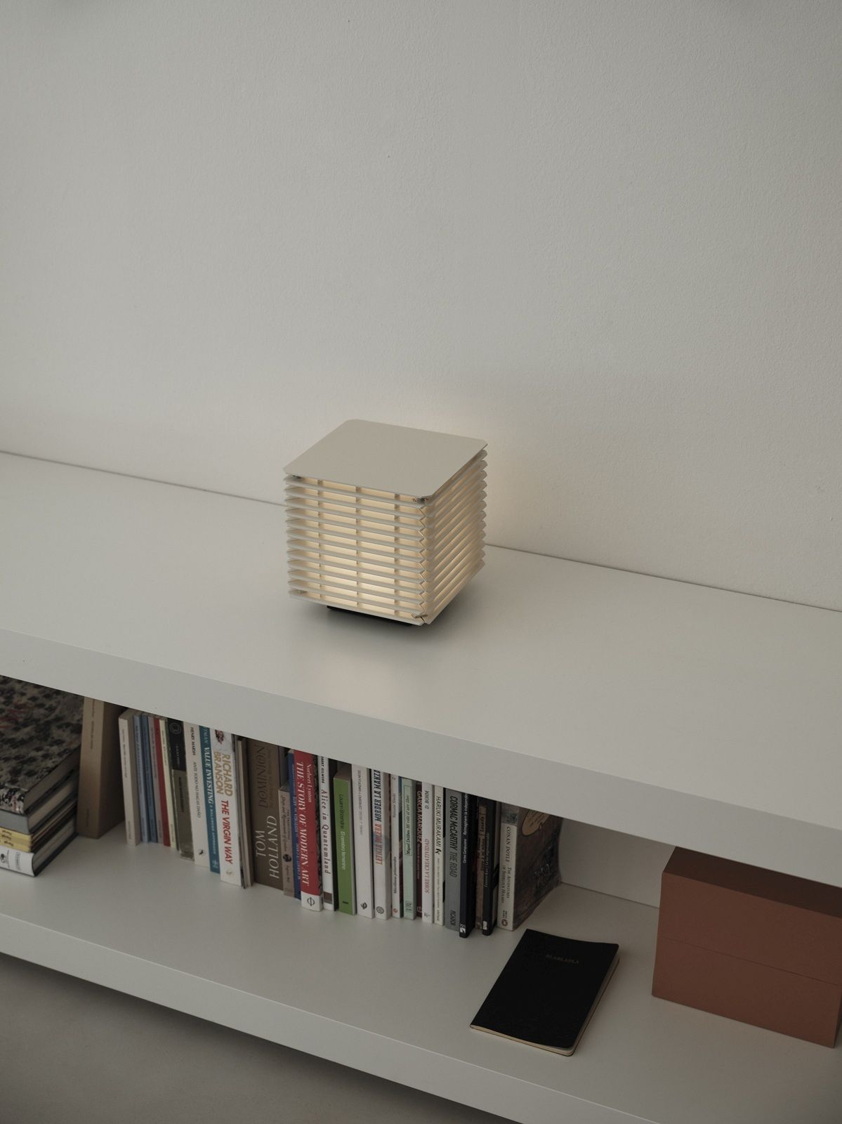 Shiro 17 Interior Table lamp Lampe de table Santa & Cole