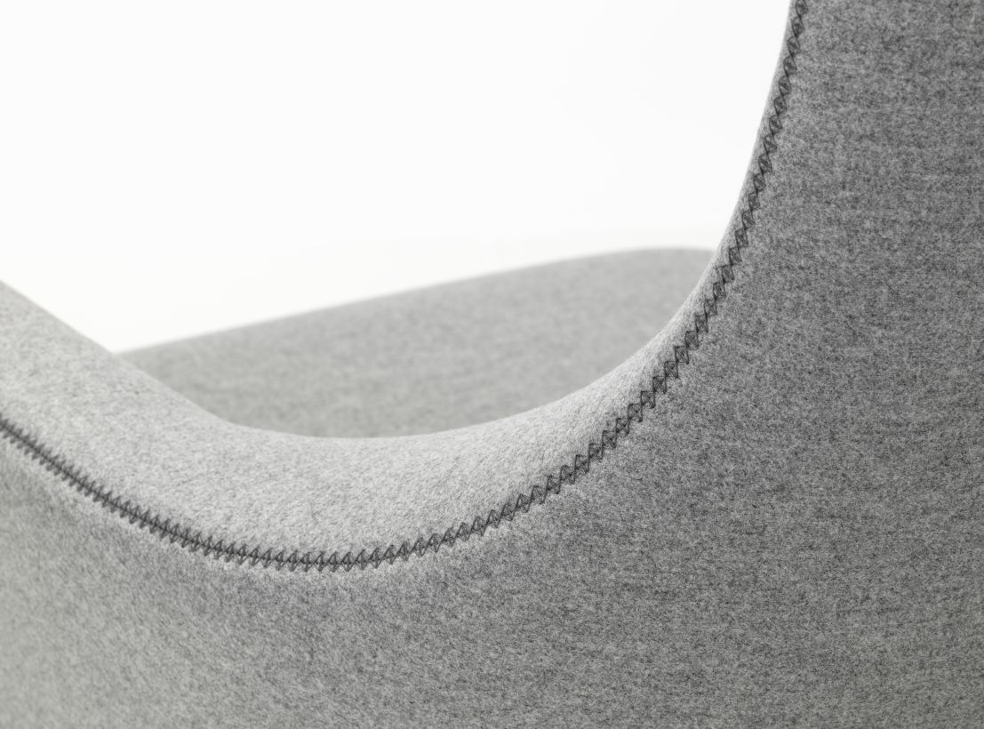 Grand Repos Fauteuil + Ottoman Vitra Poli Cosy Galet
