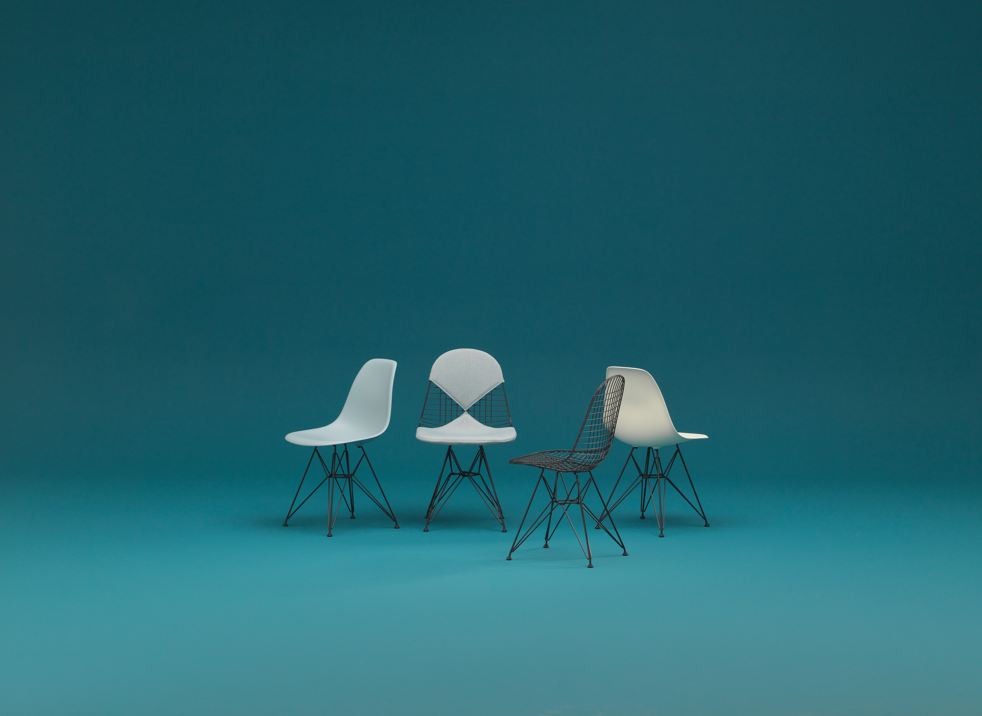 Eames Plastic Side Chair DSR Stuhl Vitra-Classic rot-Basic dark Eames Plastic Side Chair DSR Stuhl Vitra-Classic rot-Basic dark