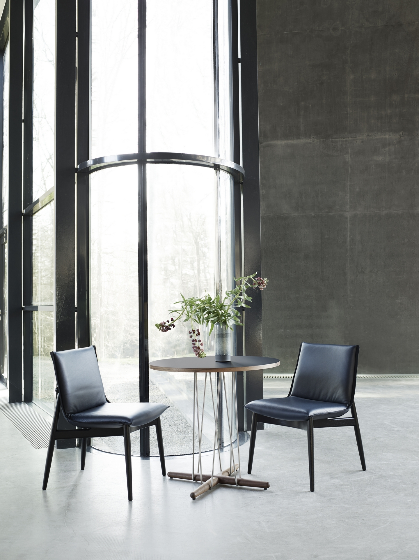 E020 Embrace Table noyer Carl Hansen & Søn