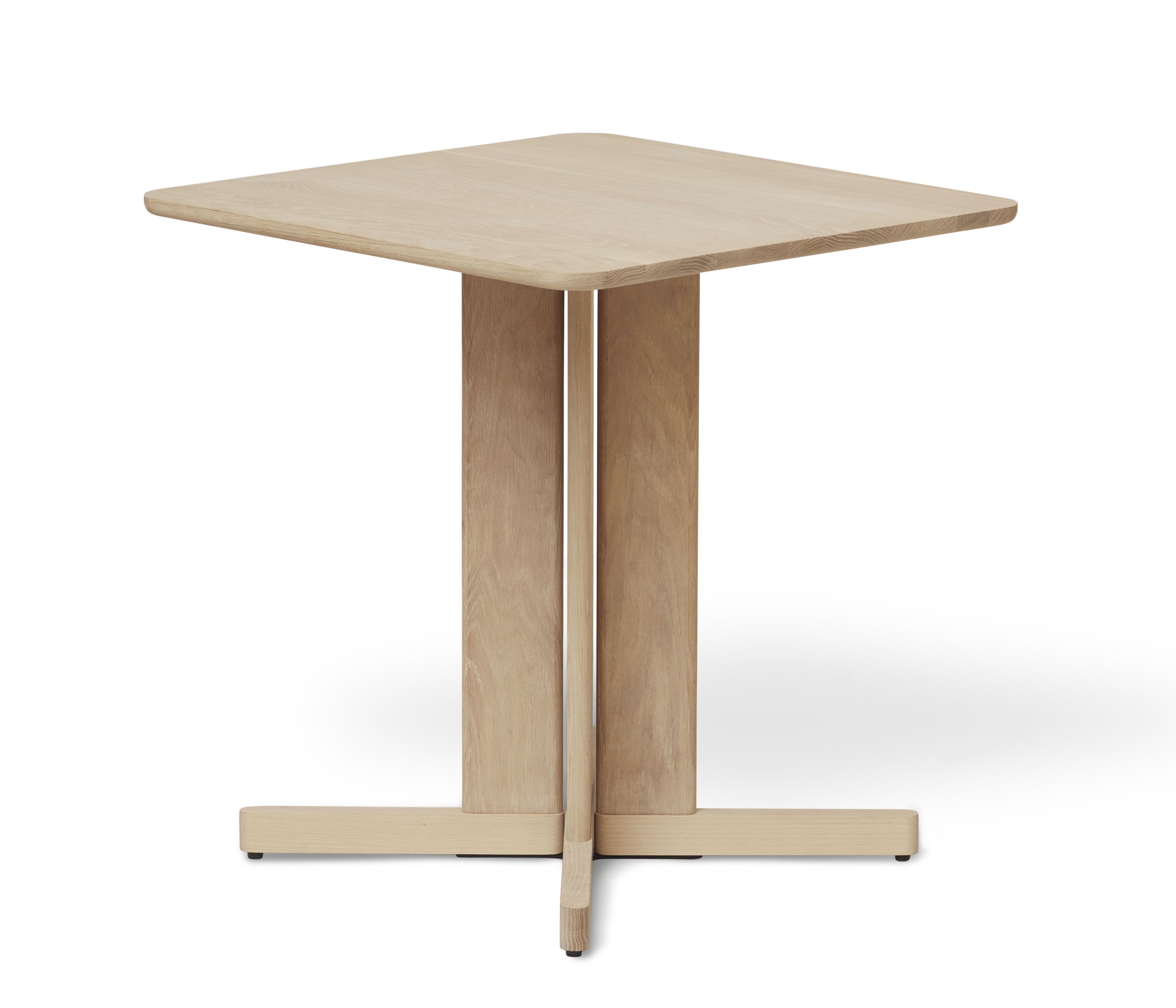 Quatrefoil Table blanche huilée Form & Refine