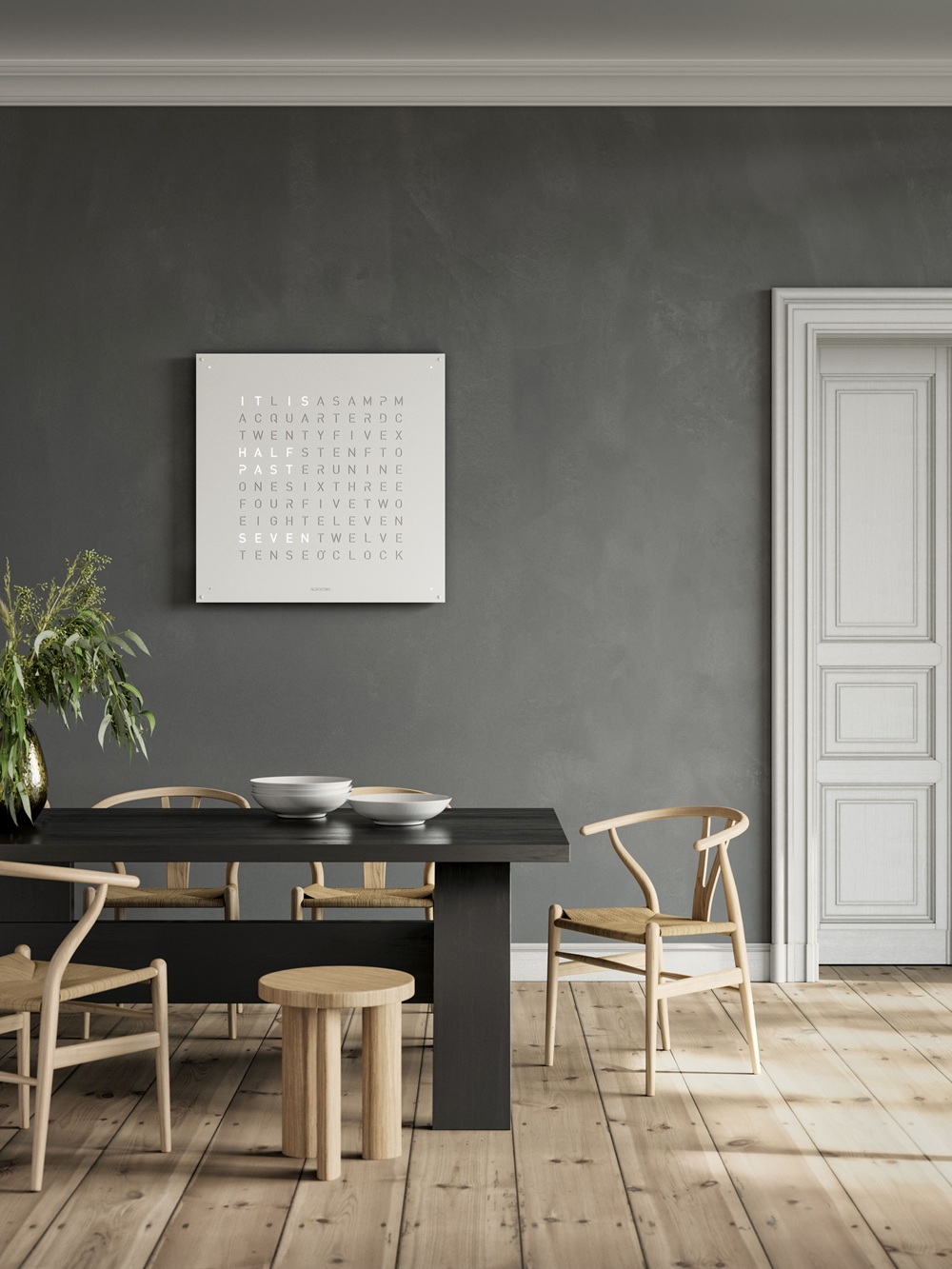 Earth 90 Steel Series Horloge murale / Objet temporel Allemande QLOCKTWO