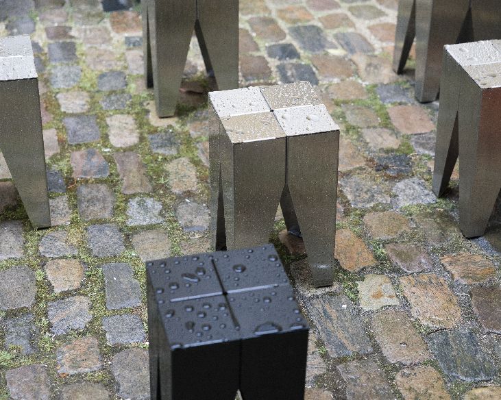 Tabouret/petite table « Backenzahn » en acier e15