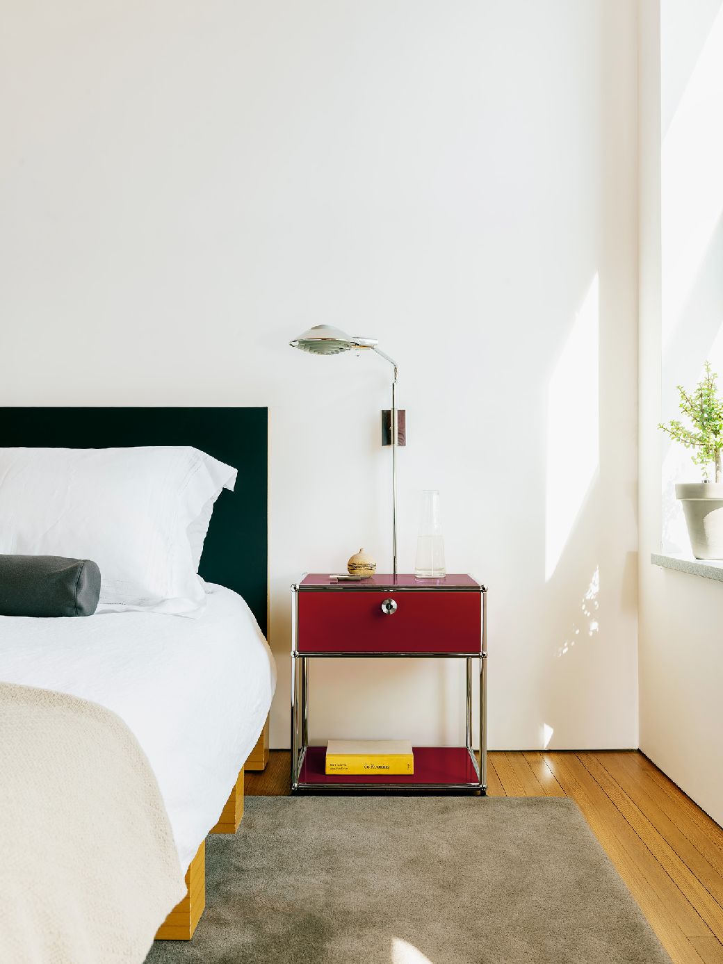 USM Haller Table de chevet avec compartiment ouvert M54 Blanc pur