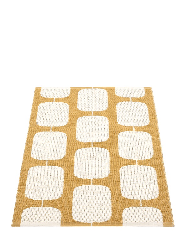 Pappelina Sten Kunststoffteppich in Ocker/Vanille mit grafischem Muster, ideal als Küchenteppich oder Badteppich.
