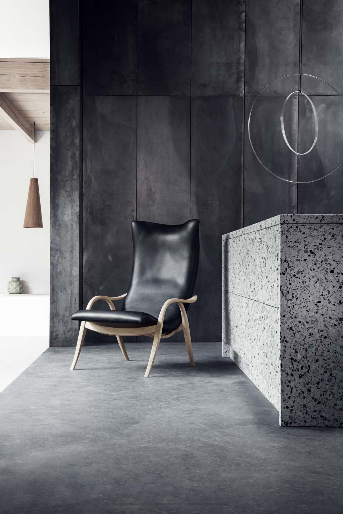 FH429 Signature Chair Sessel von Carl Hansen & Søn mit schwarzem Leder und Walnussgestell.
