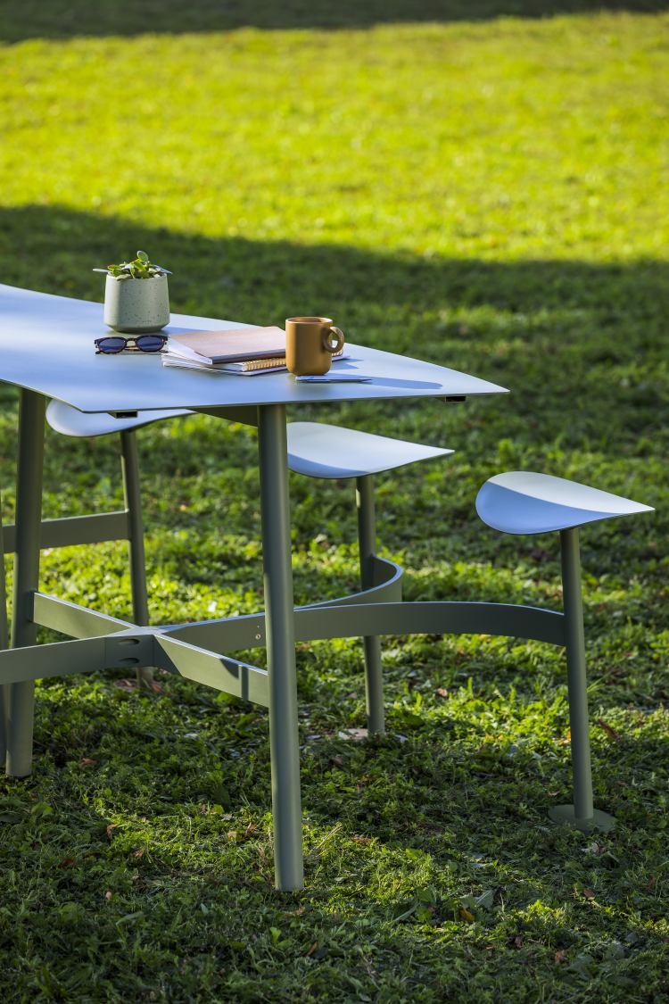 Bolder Table 3 places avec assises Extérieur Fermob EXEMPLE DE MANIÈRE