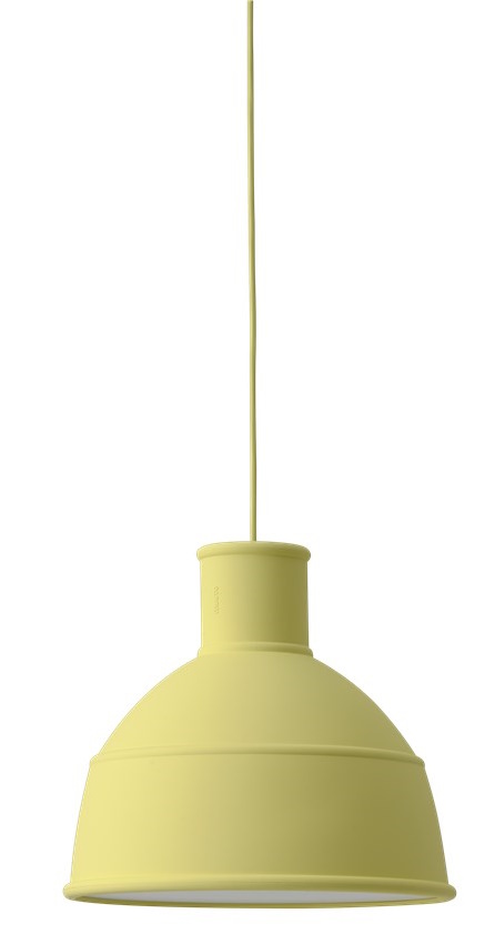 Helle, gelbe Muuto Pendelleuchte "Unfold Pendant Lamp" aus Gummi, moderne Hängelampe für Wohnzimmer und Esszimmer.