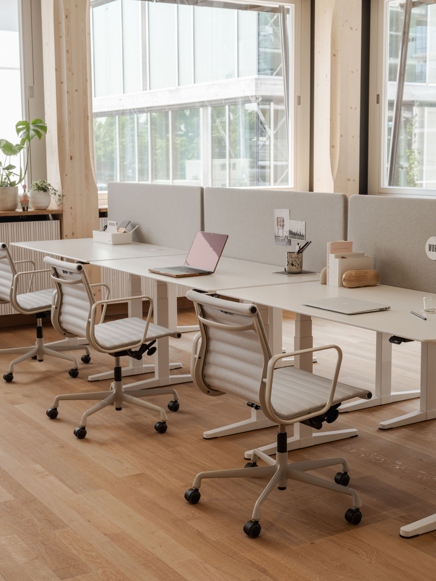Aluminum Chair EA 118 / EA118 Chaise Vitra