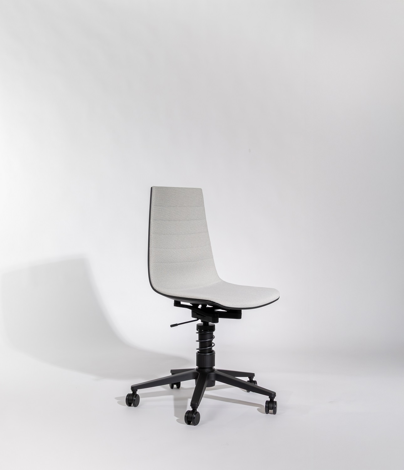 Linu Task Conference chaise de conférence avec pied à ressort Aeris  Linu Task Conference chaise de conférence avec pied à ressort Aeris