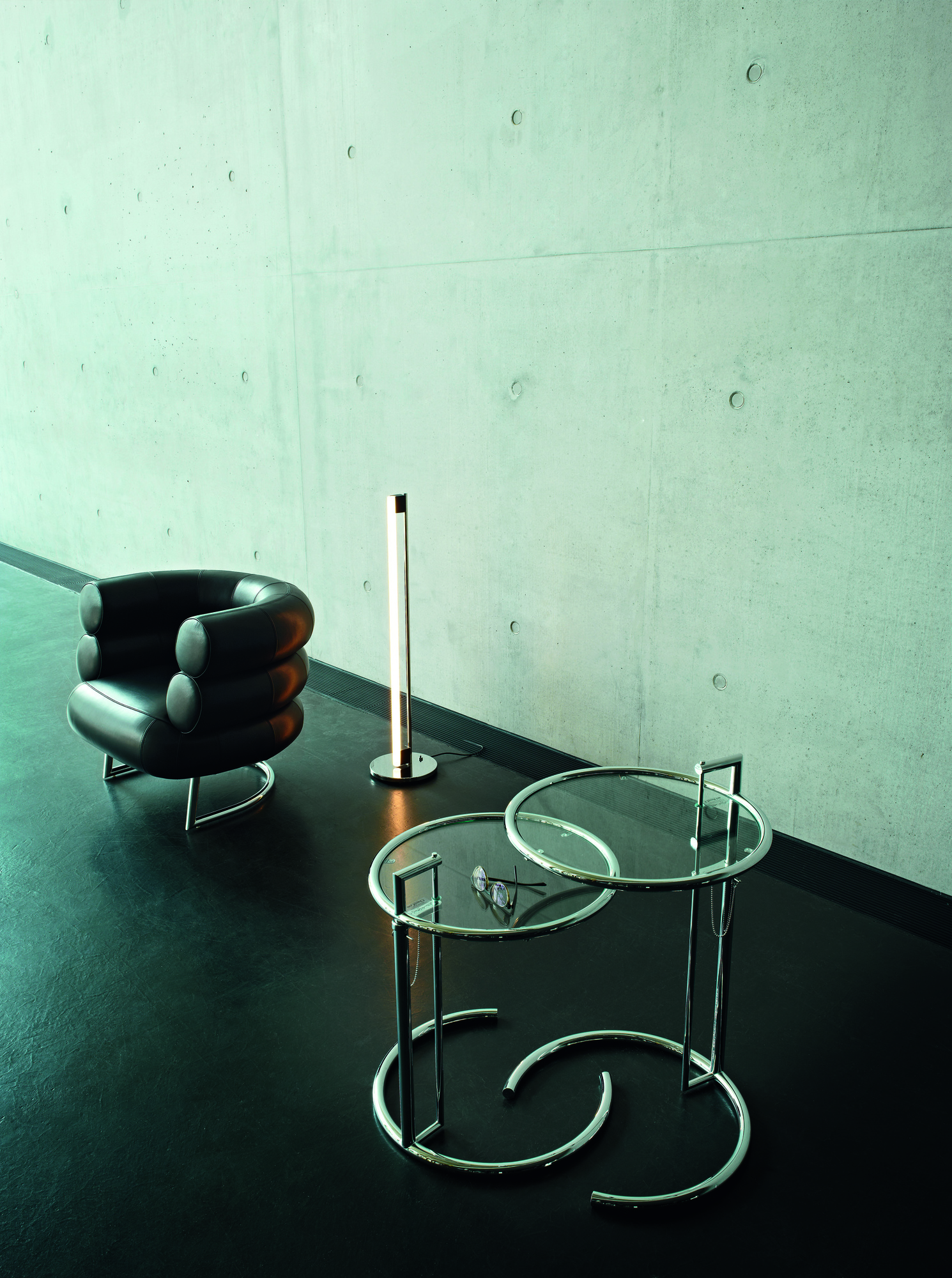 Adjustable Table E1027 Table d'appoint ClassiCon - QUICK SHIP