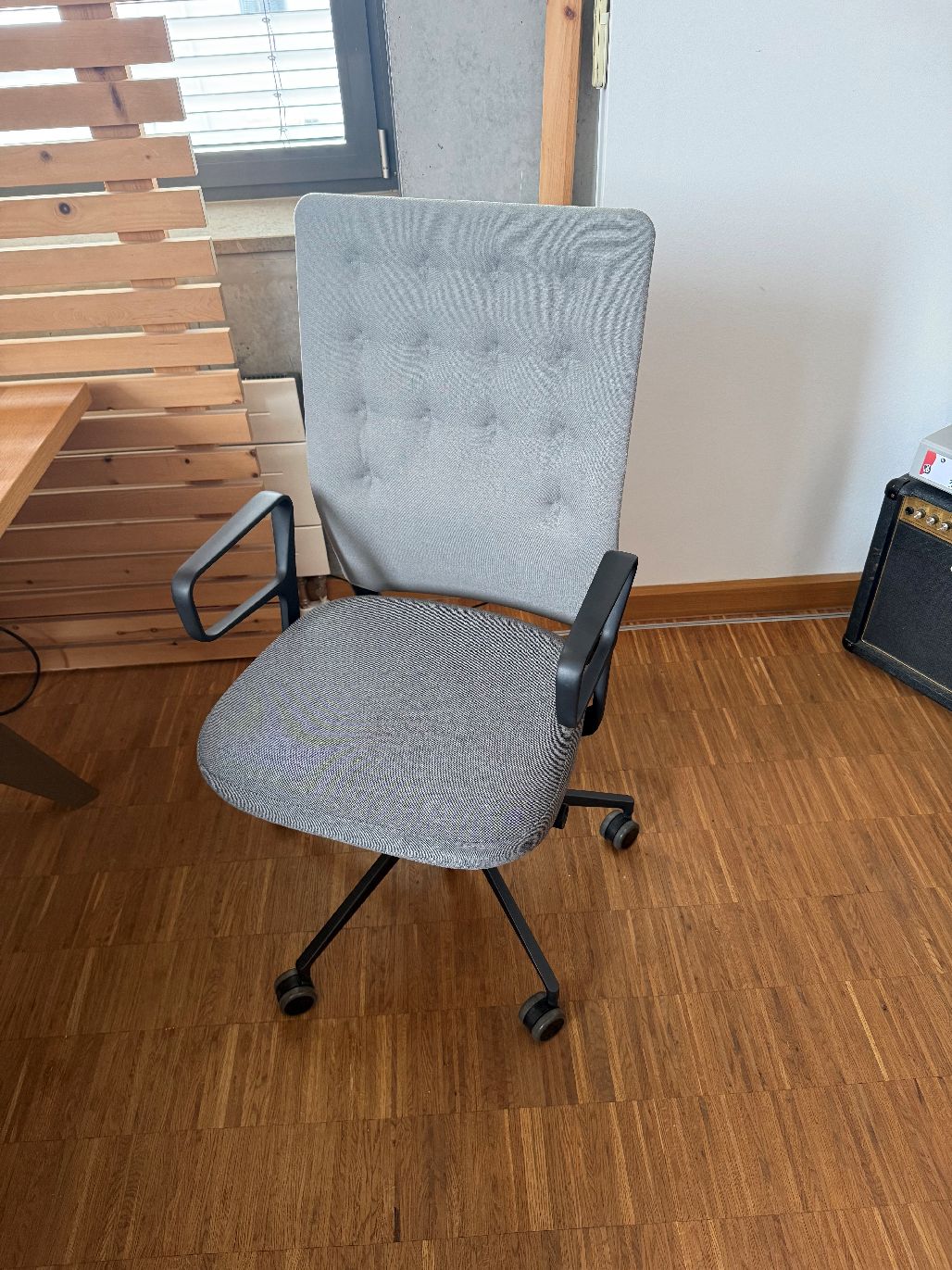 Fauteuil ID - Fauteuil de bureau pivotant ID Trim avec accoudoirs annulaires Vitra MODÈLE D'EXPOSITION / MOBILIER D'OCCASION
