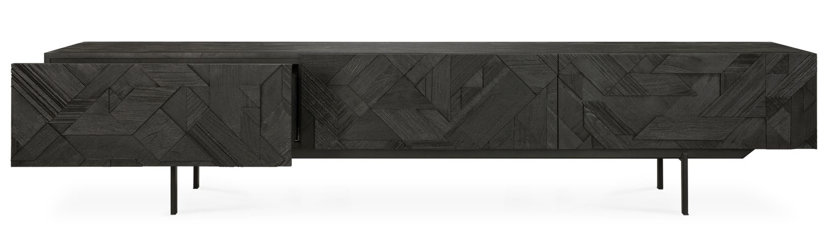 Schwarzes Ethnicraft TV Möbel aus Teakholz mit geometrischem Muster und Metallbeinen.