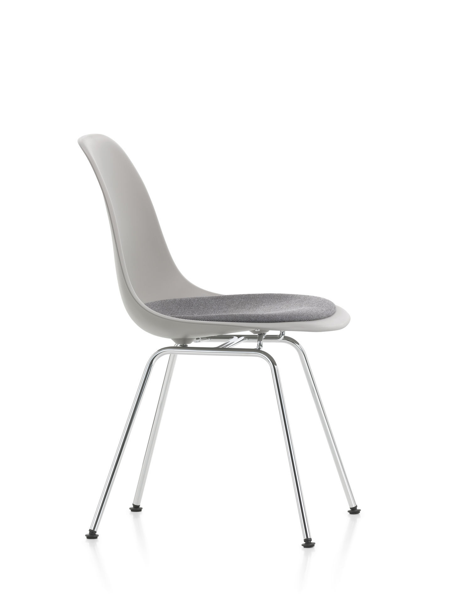 Eames Plastic Side Chair DSX chaise avec coussin d'assise Vitra