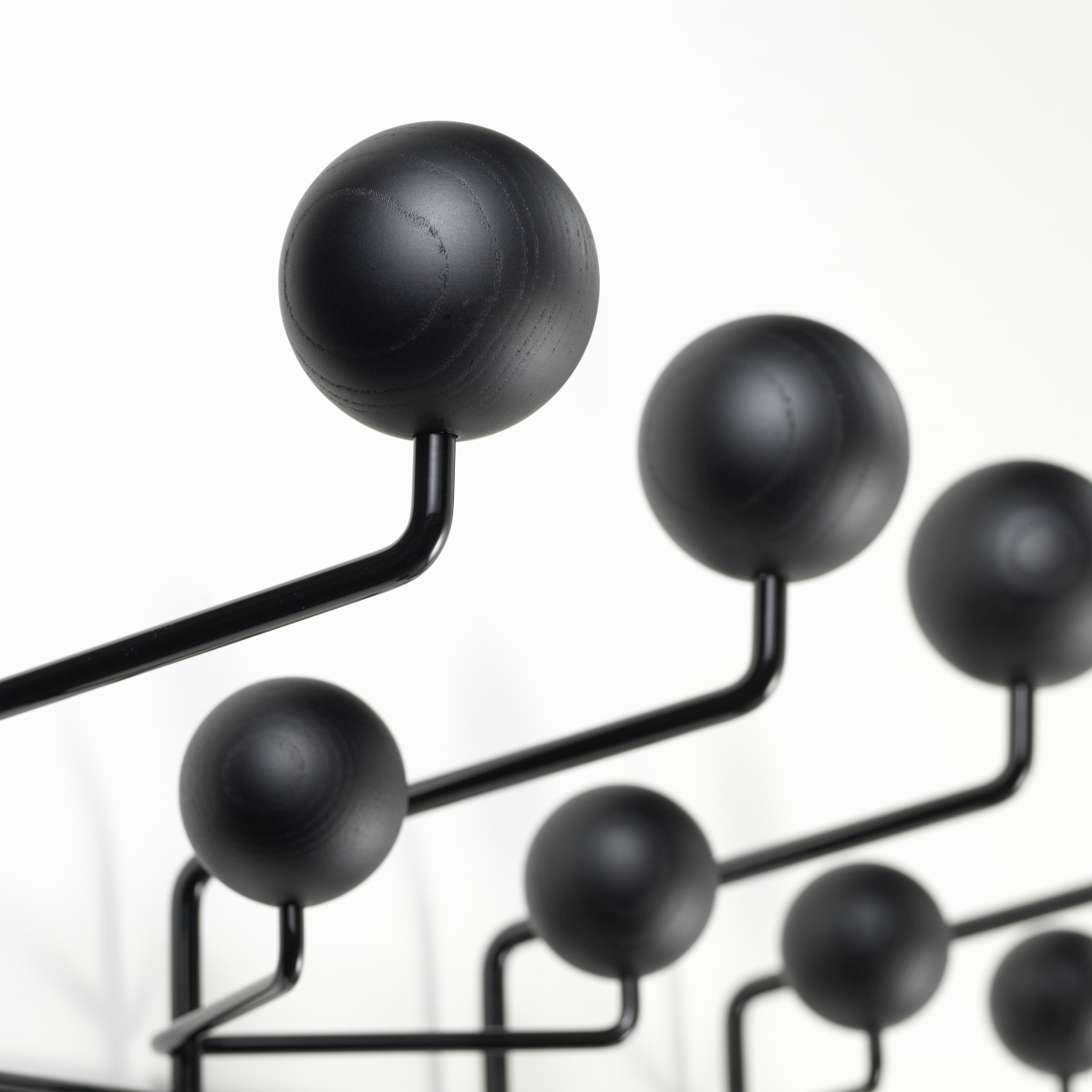 Eames Hang it all Porte-manteau frêne noir Vitra NOUVELLE VERSION