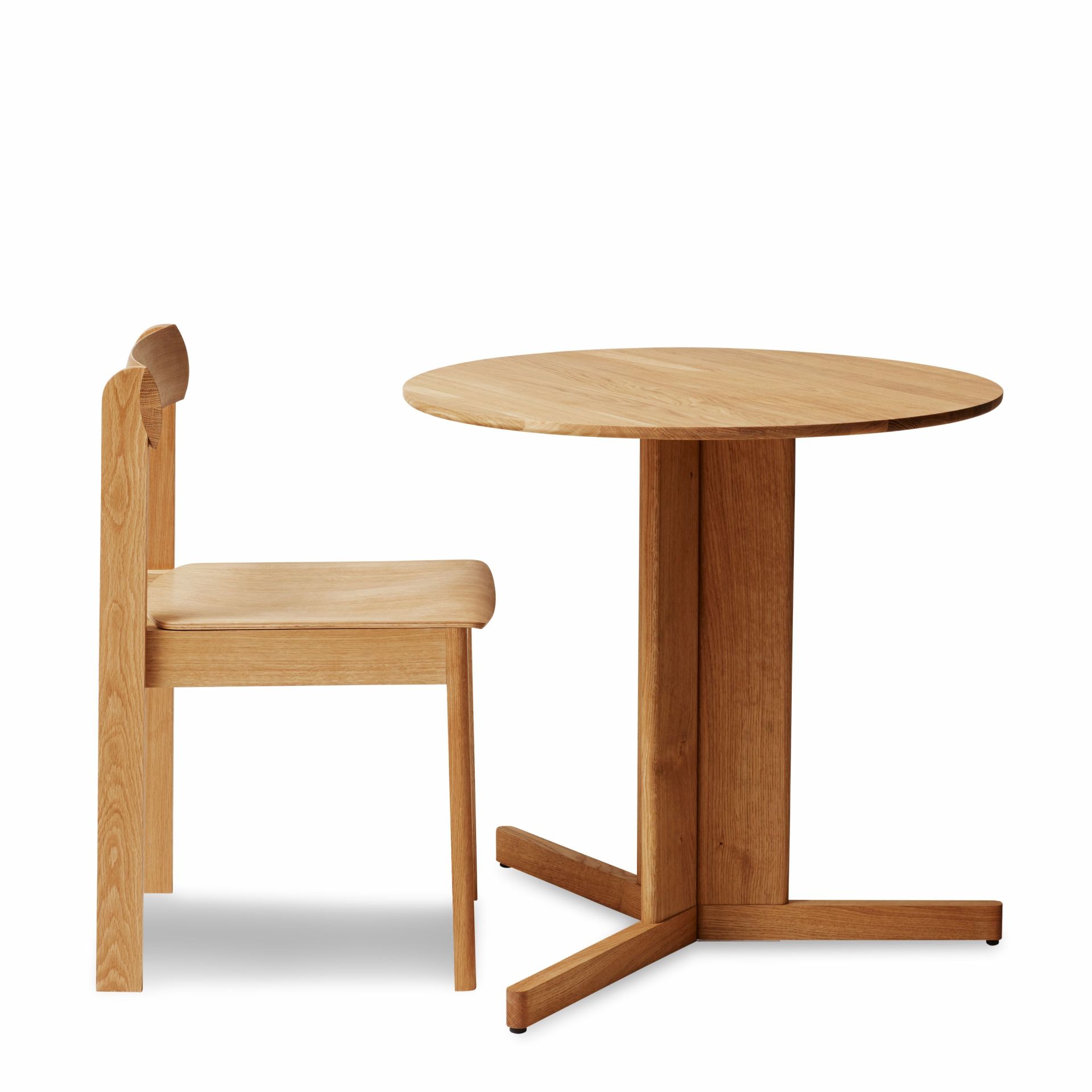Trefoil table Ø 75 chêne Form & Refine