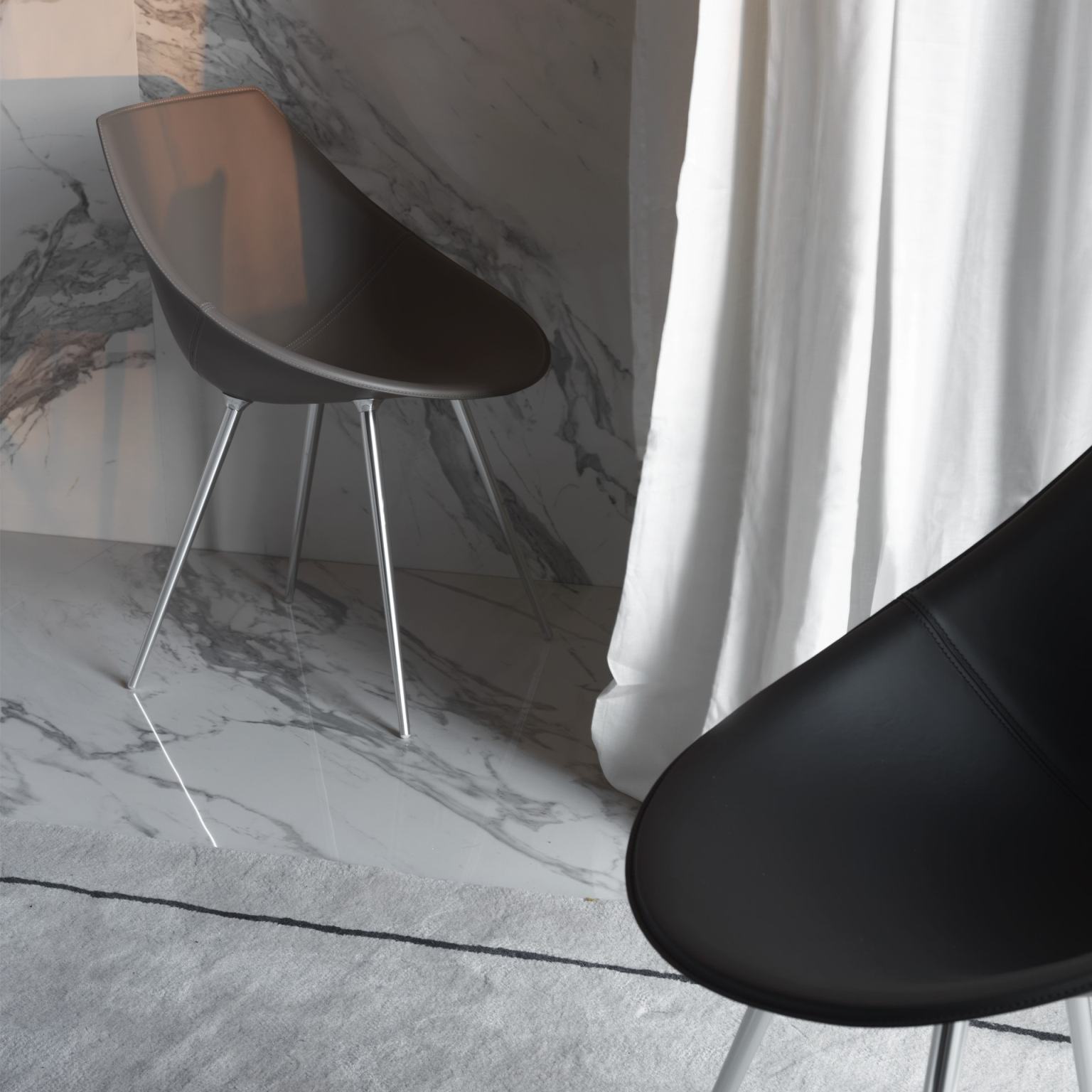 Fauteuil LAGO avec les jambes en cuir Driade beige foncé
