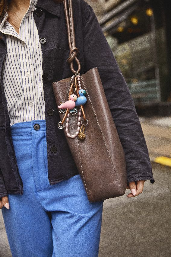 Oiseau bleu Porte-clés métal argenté avec cuir naturel Kay Bojesen