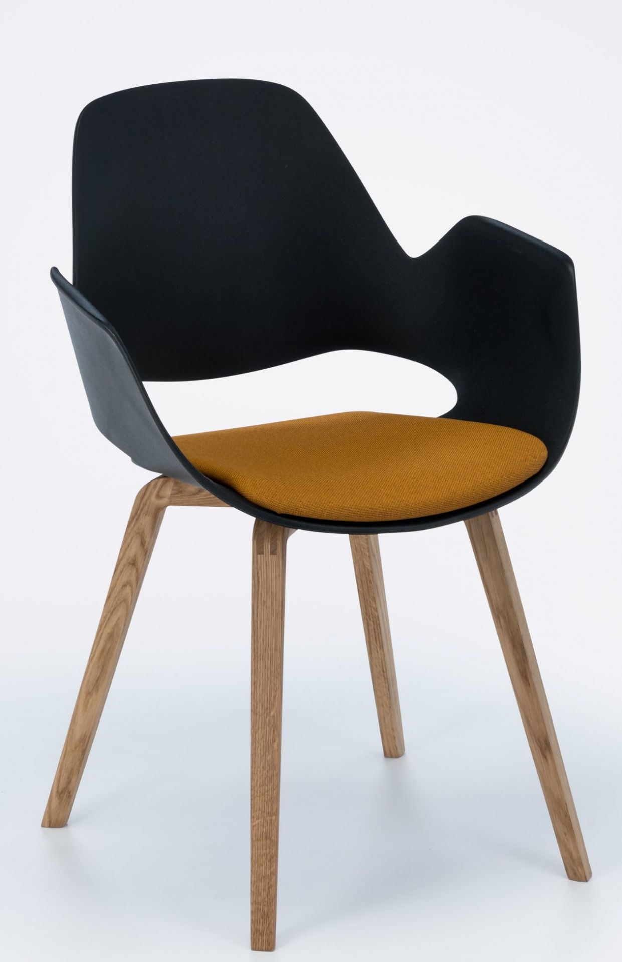 Falk chaise avec accoudoirs pieds en chêne massif Houe