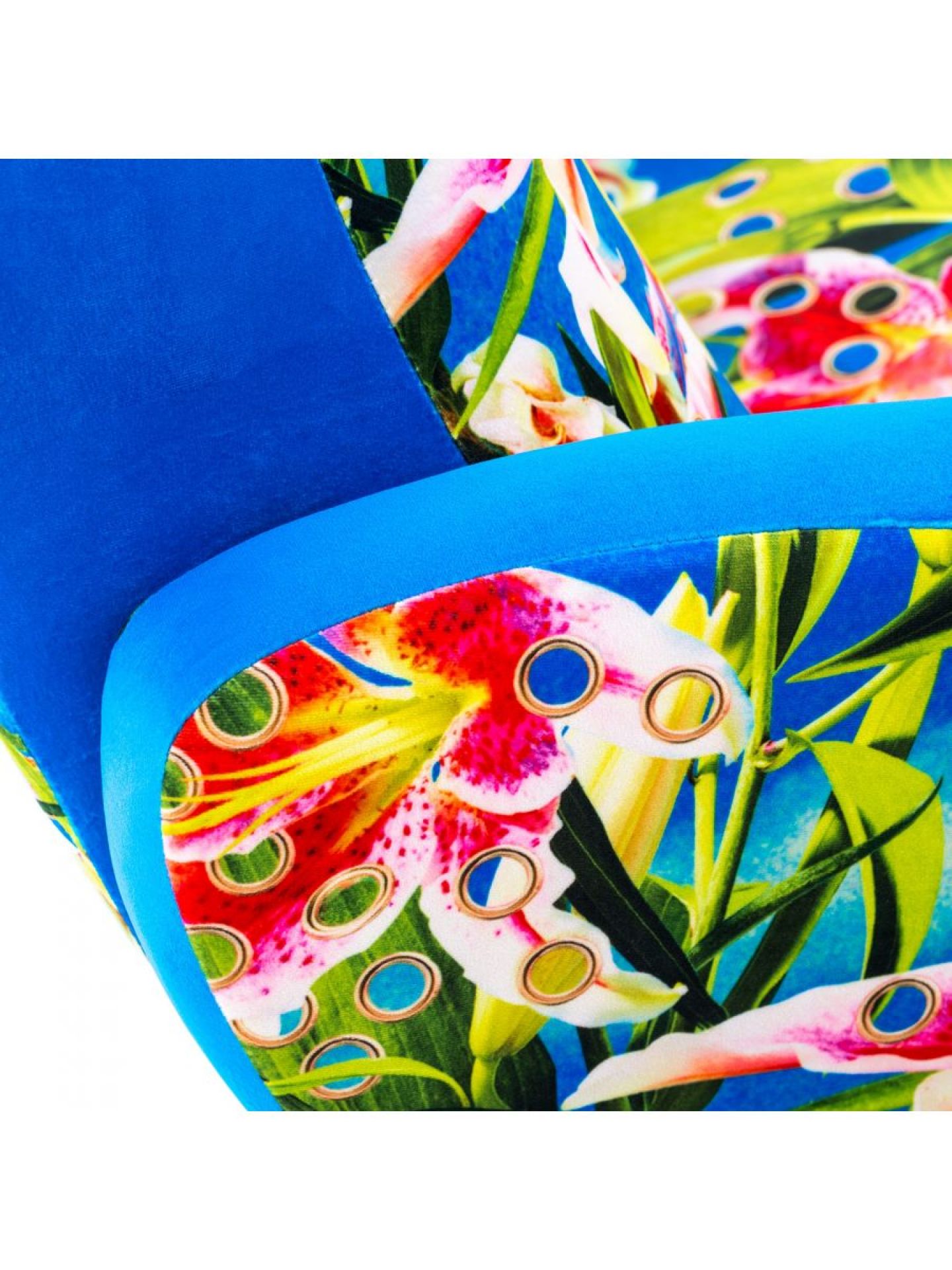 Toiletpaper fauteuil Flowers with holes Seletti Toiletpaper fauteuil Flowers with holes Seletti