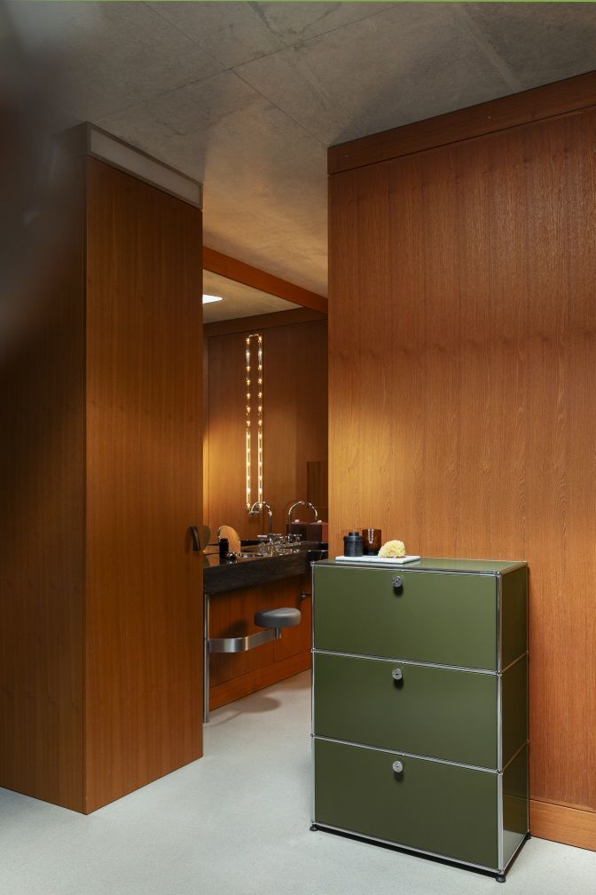 USM Haller Highboard avec trois portes rabattables Vert olive NOUVEAU TEINTE STANDARD 